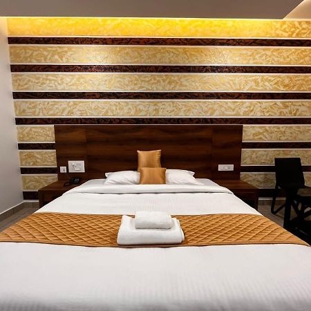 Hotel Woodlark Kattappana Exterior photo