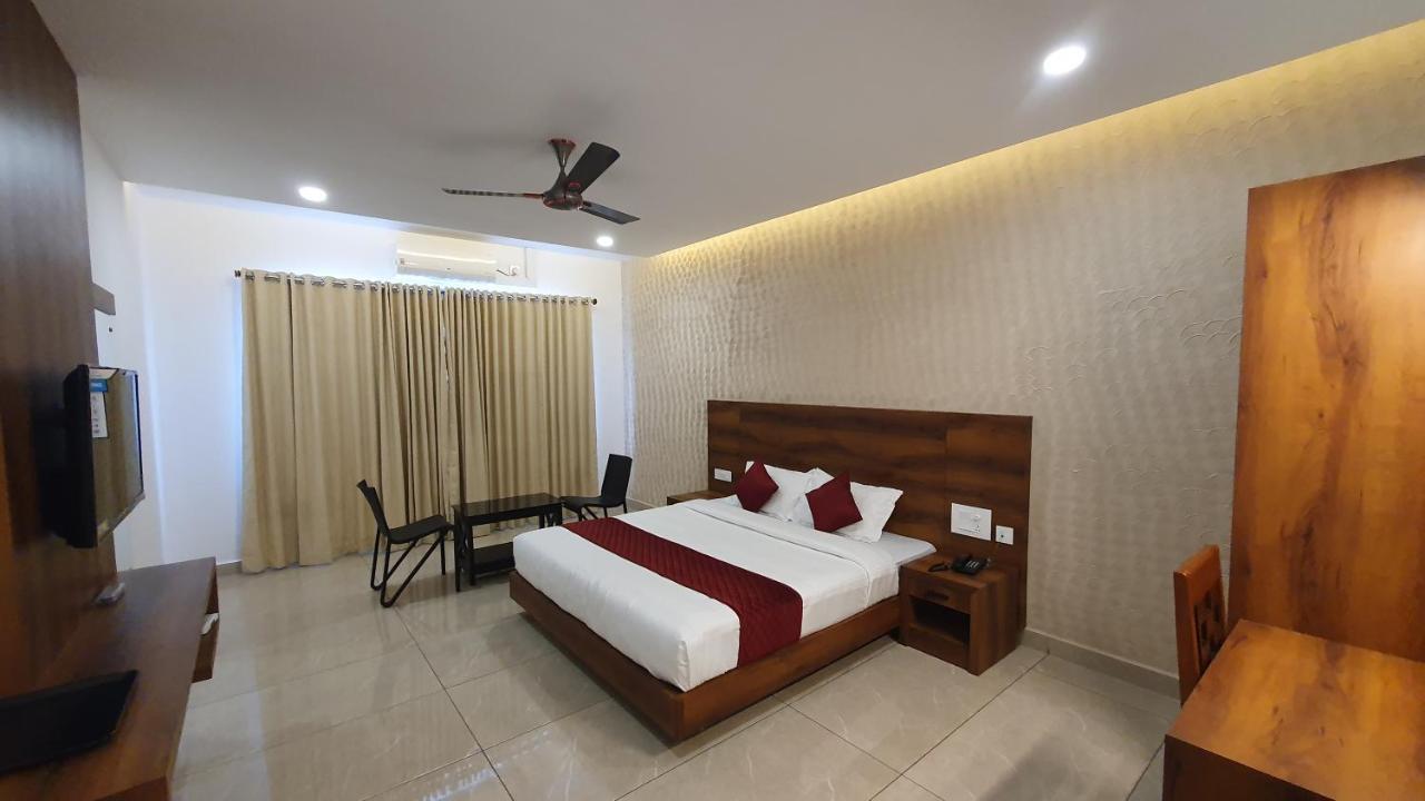 Hotel Woodlark Kattappana Exterior photo