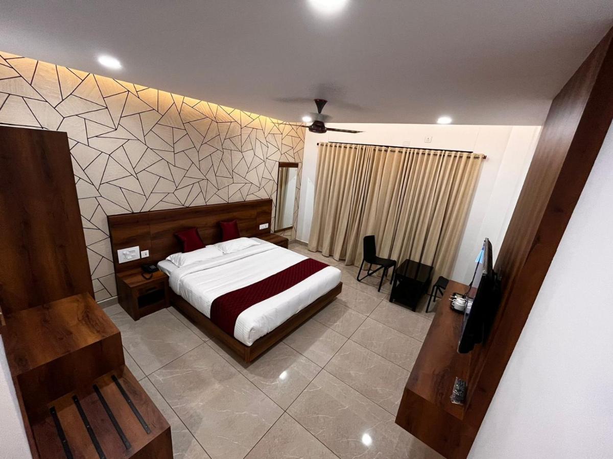 Hotel Woodlark Kattappana Exterior photo