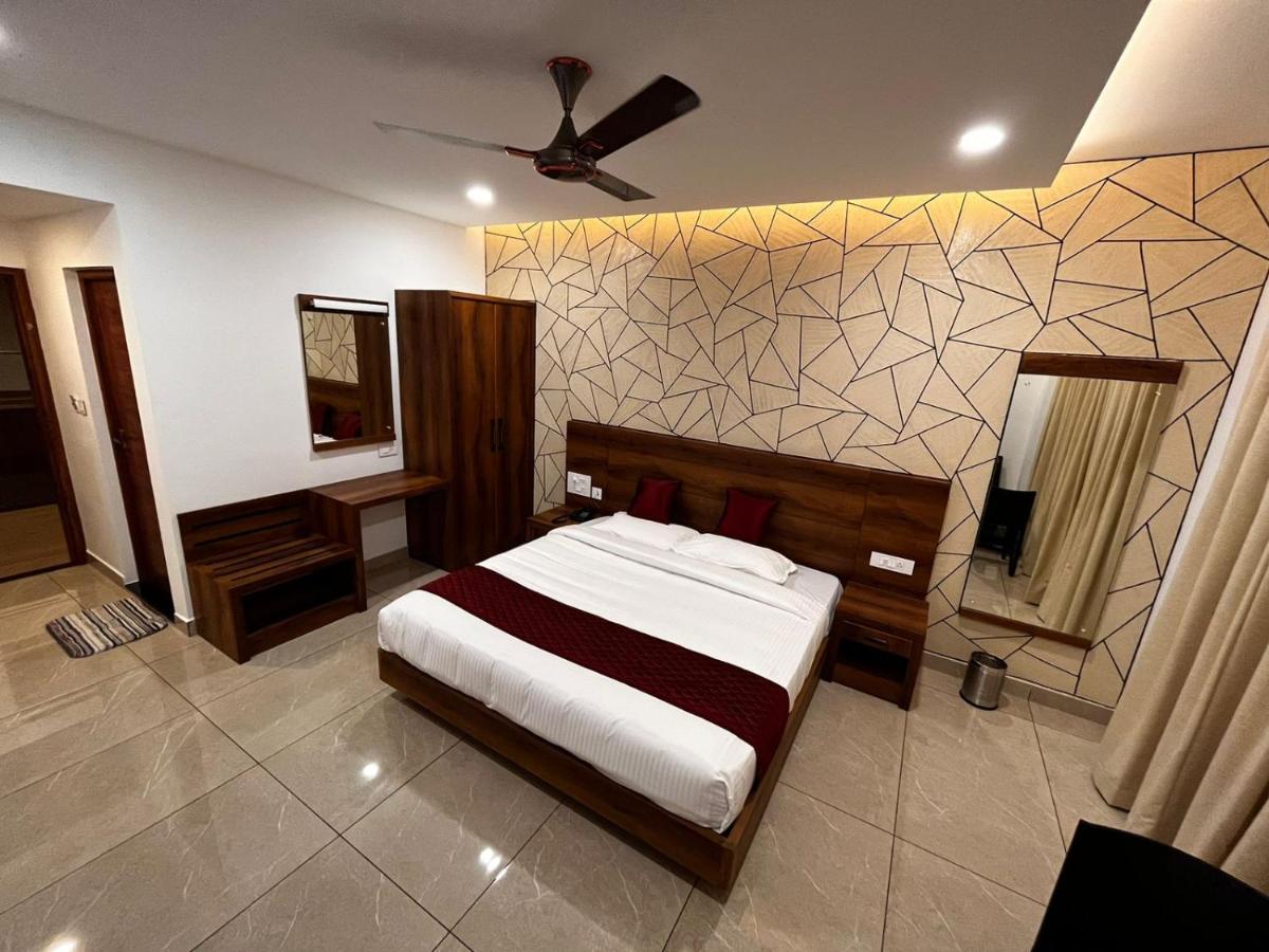 Hotel Woodlark Kattappana Exterior photo