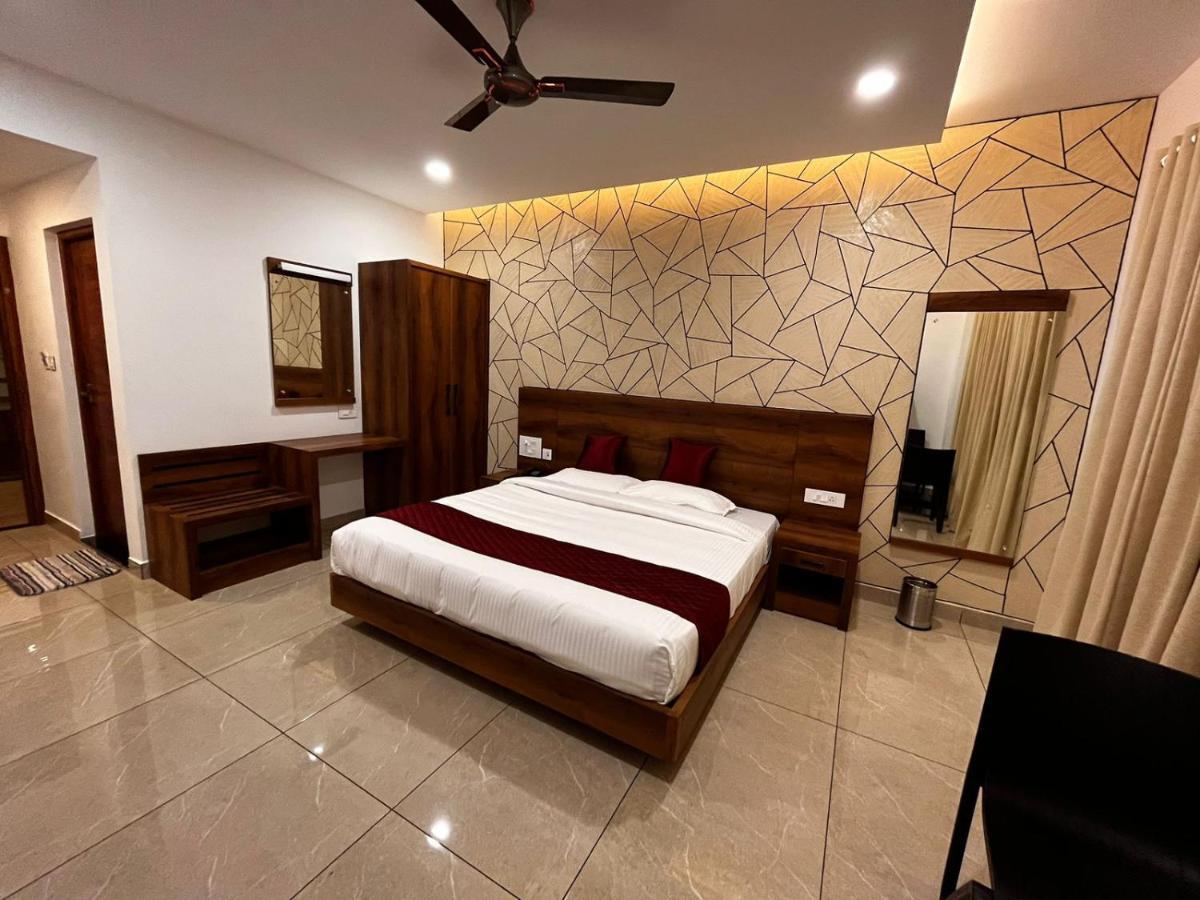 Hotel Woodlark Kattappana Exterior photo